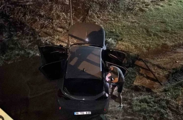Navigasyon yanlış yolu gösterdi, dereye uçtu: 1 yaralı 