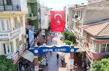 Nazilli Belediyesi ilçeyi Türk bayrakları ile donatıyor
