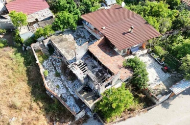 Nazilli’de 25 metruk bina yıkıldı 