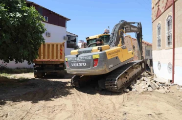 Nazilli’de yol yenileme çalışmaları sürüyor 