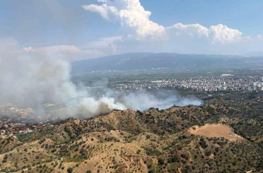 Nazilli’deki yangına 4 helikopterle müdahale ediliyor 