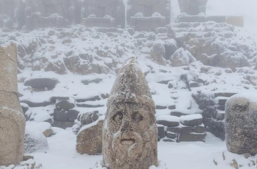 Nemrut Dağı’nda mayısta kar sürprizi 