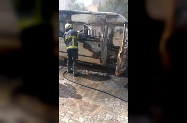 Nevşehir’de park halindeki minibüs alev alev yandı 
