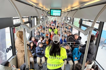 Nezaket otobüsü öğrencilere trafik kültürünü aşılıyor