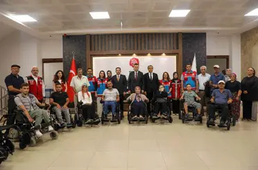 Niğde’de engelli vatandaşlara 21 akülü tekerlekli sandalye desteği
