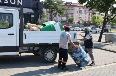 Nilüfer’de kaldırımlar temizlendi 
