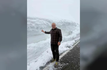 Nisan ortasında kış geri döndü: Kars-Erzurum karayolu beyaza gömüldü 