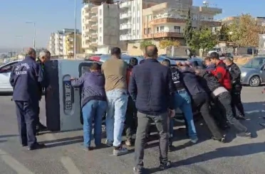 Nizip Otogar Kavşağı’nda çarpışan iki araçta maddi hasar meydana geldi 