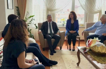 Ödüllü ve ilk doktoralı işitme engelli mühendis çifte validen anlamlı ziyaret 