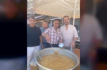 Odunpazarı esnafı vatandaşlara aşure ikram etti 
