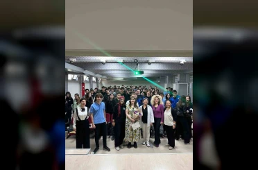 Öğrenciler için çifte kazanım: Hem bilim hem İngilizce pratiği 