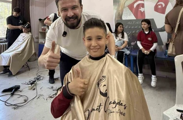 Öğrencilerin yüzü gülsün diye iş yerinin kapısına kilit vurdu 