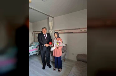 Öğretmenler Günü’nü hastanede geçiren öğretmen unutulmadı 