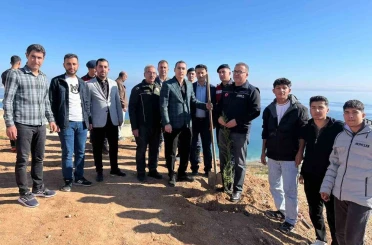 Öğretmenler şehit polis için hatıra ormanı oluşturdu 