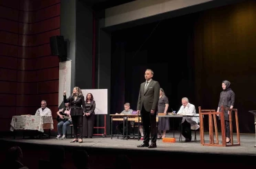 Öğretmenlerden okullardaki şiddete ‘sahnede’ farkındalık 