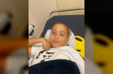 Okul bahçesinde bayrak direği öğrencilerin üzerine devrildi: 1 çocuk yaralandı 