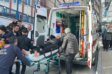 Okul önünde silahlı saldırı: 2 yaralı 