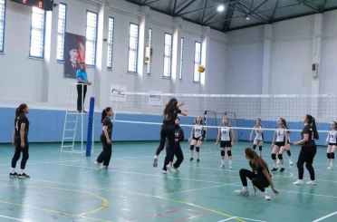 Okul Sporlarında voleybol heyecanı devam ediyor 