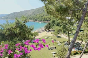 Okullar kapandı, Bodrum sahilleri doldu 