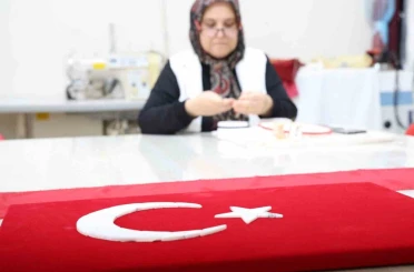 Olgunlaşma Enstitüsü’nde Cumhuriyet’in 102. yılına özel "bayrak" temalı eserler işlendi 