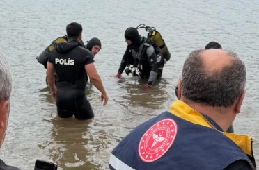Oltasını düşürdüğü gölette boğularak hayatını kaybetti