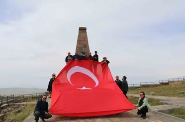 Oltu Yürüyüş Grubu, 30 Ağustos’ta Allahuekber şehitlerini andı
