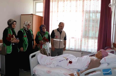 Oltu’da hastalara moral ziyareti 