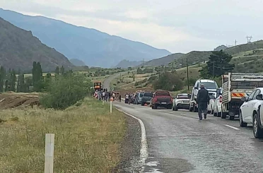 Oltu’da sağanak yağış sele neden oldu 