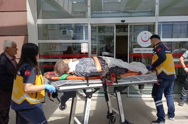 Önce yolcu düştü, sonra motosiklet devrildi: 2 yaralı 