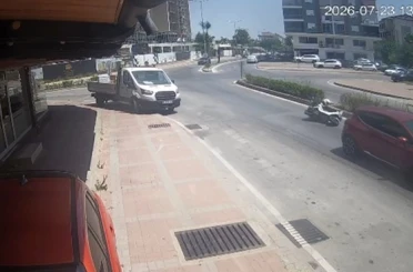 Önüne çıkan otomobile çarpmamak isterken kaza yaptı: 1 yaralı 