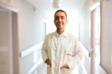 Opr. Dr. Hakan Peker: "Her 8 kadından 1’i meme kanseri riski altında" 