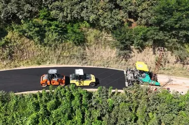Ordu Büyükşehir, 2 ilçede mahalleleri bağlayan yolu sıcak asfaltla buluşturdu
