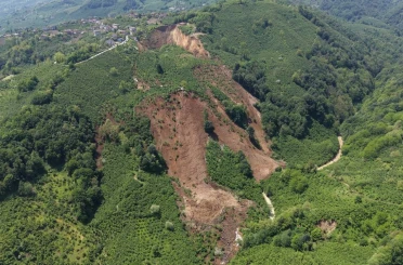 Ordu’da heyelan bölgesi havadan görüntülendi: Dağ aşağı kaydı, 400 dönüm alan etkilendi 