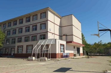 Orhangazi’deki meslek lisesinin yıkımına başlandı 