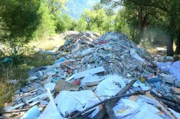 Ormanlık alanlara atılan moloz ve inşaat atıklarına vatandaş tepkisi 