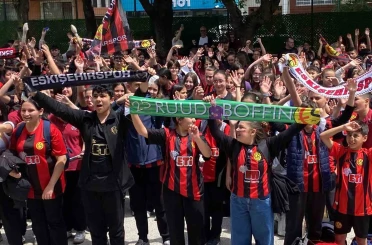 Ortaokul öğrencilerinden Eskişehirspor’a coşkulu destek 