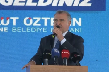Osman Aşkın Bak: "Yüzme Bilmeyen Kalmasın’ projesiyle, bu zamana kadar yaklaşık 12 milyon çocuğumuza hizmet ettik" 