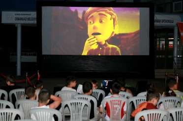 Osmangazi Belediyesi çocuklara yazlık sinema keyfi yaşatıyor 