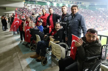 Osmangazi Belediyesi engelli bireylere milli maç heyecanı yaşattı 