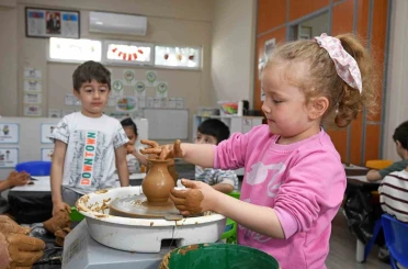 Osmangazi Belediyesi kreşlerinde çocuklar toprağa şekil verdi 