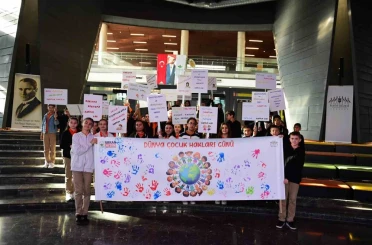 Osmangazi’de çocuklar haklarını öğrendi, pankartlarına yansıttı 