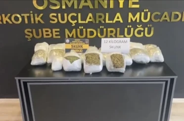 Osmaniye’de hafif ticari araçta 12 kilo skunk ele geçirildi 