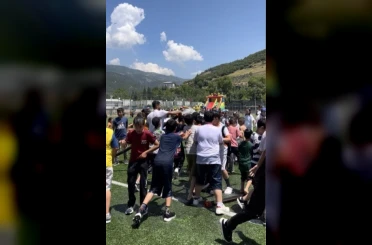 Osmaniye’de itfaiyeden çocuklara serinleten sürpriz 