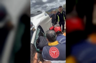 Osmaniye’de kontrolden çıkan pikap yan yattı: 2 yaralı 