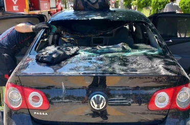 Osmaniye’de otomobilde çıkan yangın itfaiyenin müdahalesiyle söndürüldü 