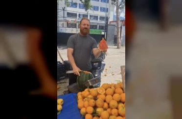Osmaniye’de pazarcının "Vekaletli karpuz kesimi" gülümsetti 