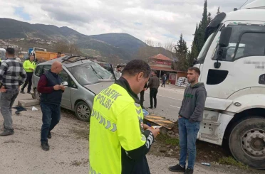 Osmaniye’de tır ile hafif ticari araç çarpıştı:1 yaralı 