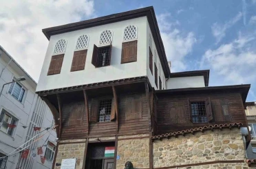 Osmanlı’ya sığınan Macar kralının evi eski günlerini arıyor 