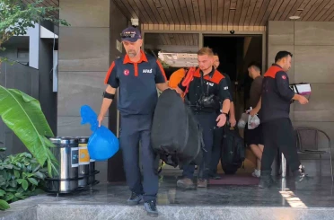 Otel odasında ölü bulundu, yanındaki maddeler ekipleri alarma geçirdi 