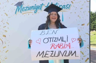 ’Otizm’ engel tanımadı, genç müzisyen üniversiteden mezun oldu 